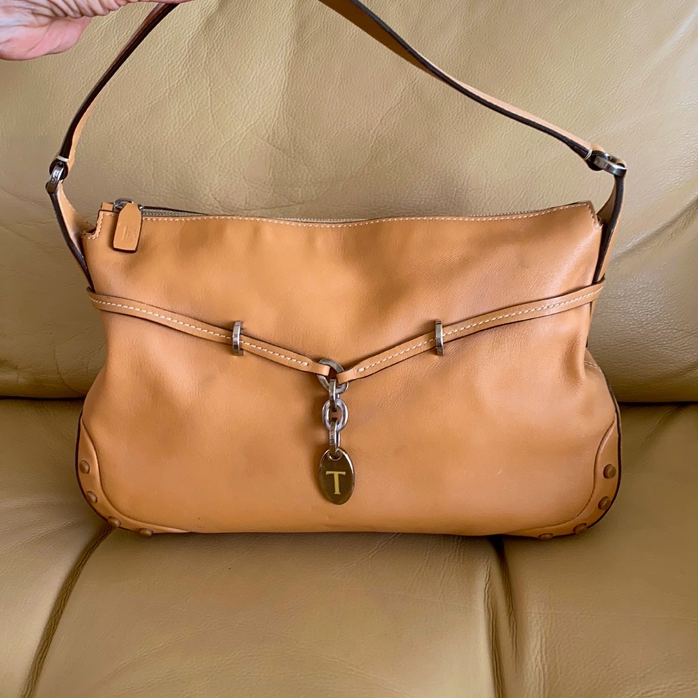 Tod’s hobo bag in classic tan color